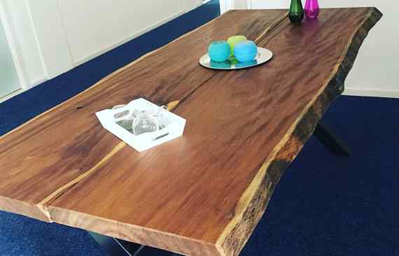 Afbeelding van decoratieve houten tafel